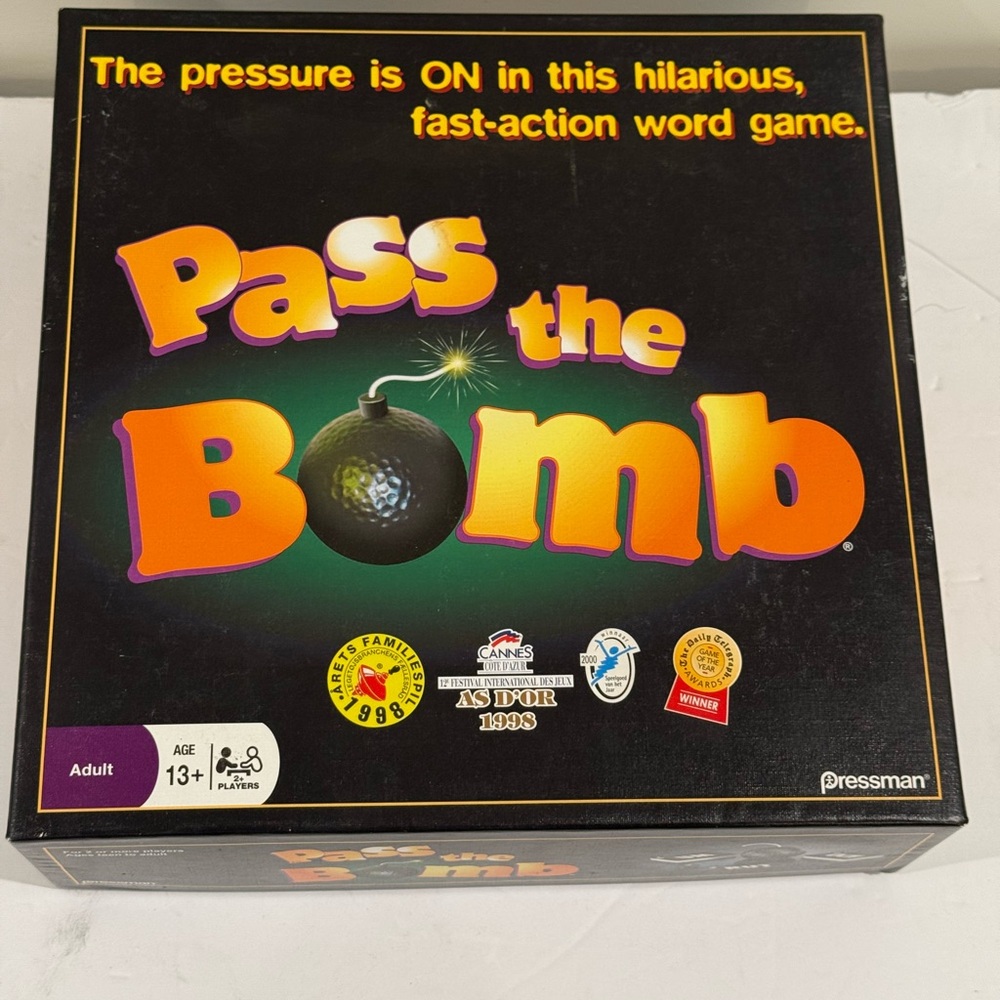 Pressman Pass the Bomb Game ~ Like New - Picture 5 of 7